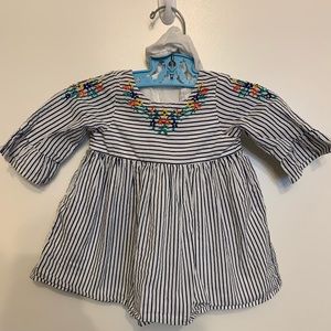Gap white &navy striped dress w/ flower embroidery